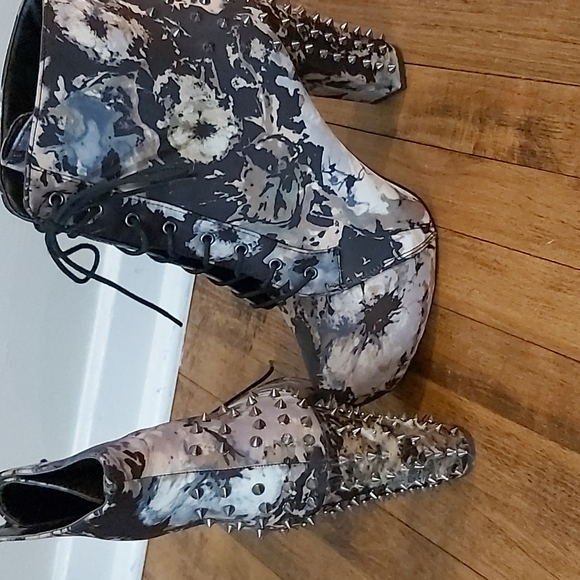 Studded Hells - Picture 3 of 3